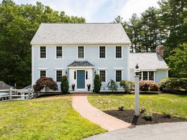 17 Gardner Rd, Duxbury, MA 02332