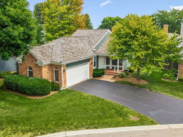 464 Park Barrington Drive, Barrington, IL 60010