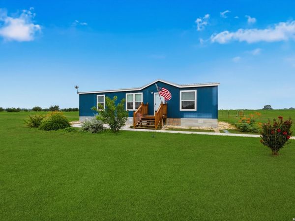 537 County Road 442, Hondo, TX 78861