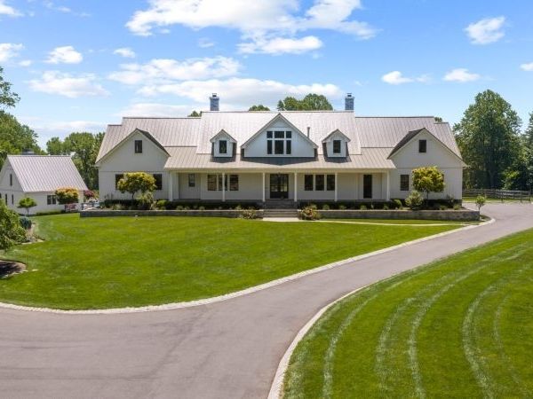 7 Homelands Dr, Colts Neck, NJ 07722