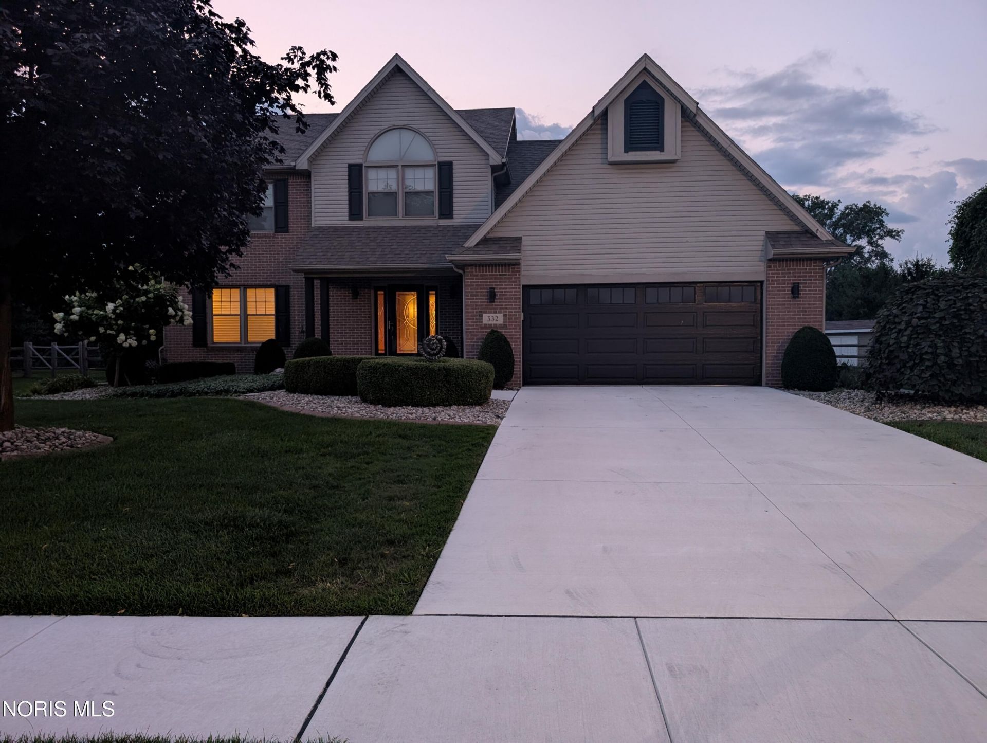 532 Park Way, Oregon, OH 43616 Main Photo
