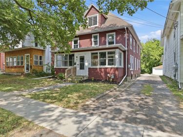 81 Pleasant Street , Canandaigua, NY 14424