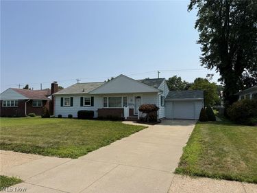 1031 Kaderly Street NW, New Philadelphia, OH 44663