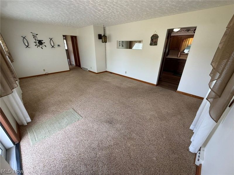 1031 Kaderly Street NW, New Philadelphia, OH 44663 Photo 2