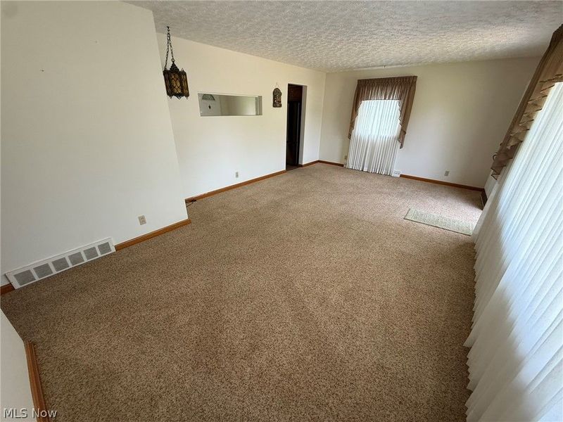 1031 Kaderly Street NW, New Philadelphia, OH 44663 Photo 3