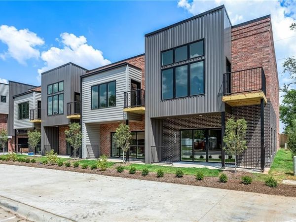 947 SE 10th Street , Bentonville, AR 72712