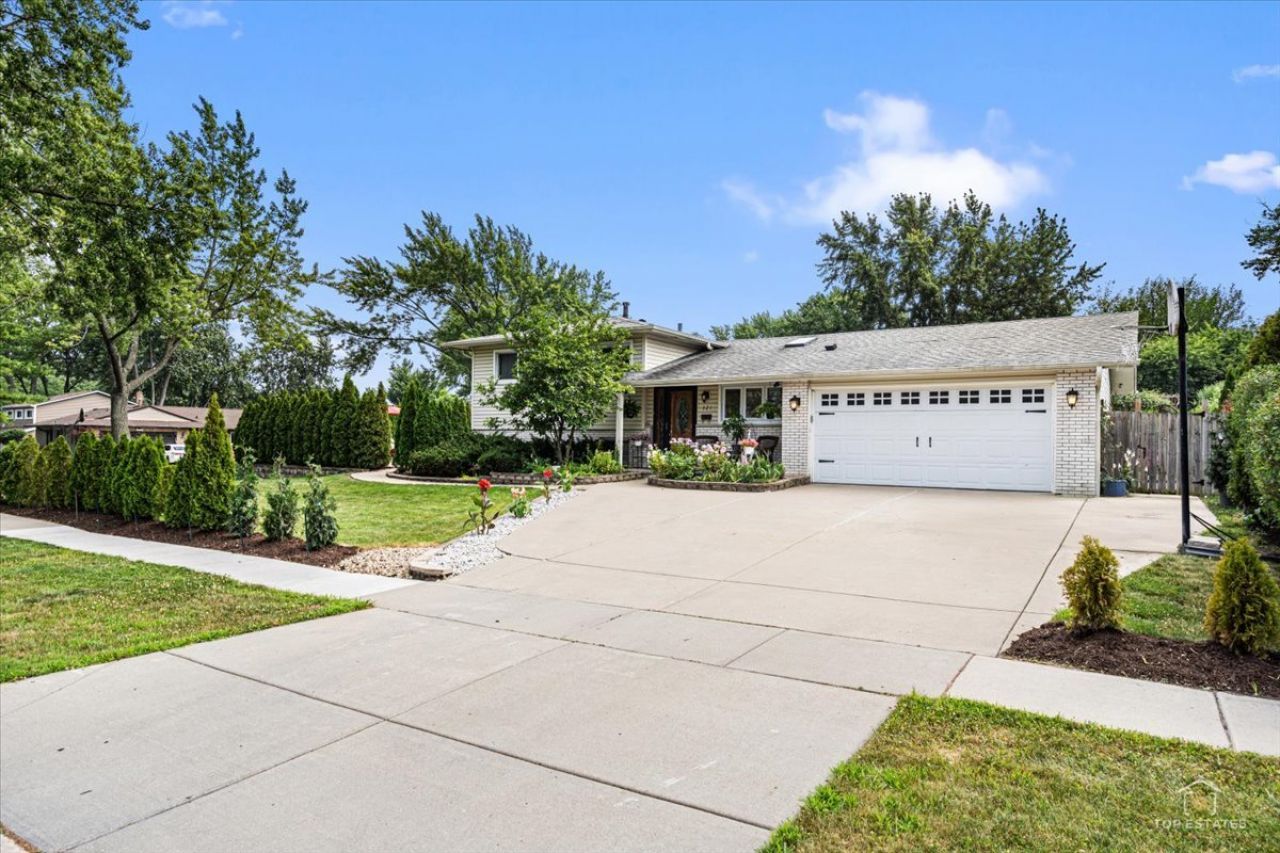 321 Hickory Lane , Schaumburg, IL 60193 Main Photo