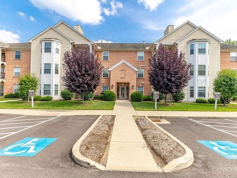 4350 Regency Ridge Court, Unit 208, Green Township, OH 45248 Photo 2