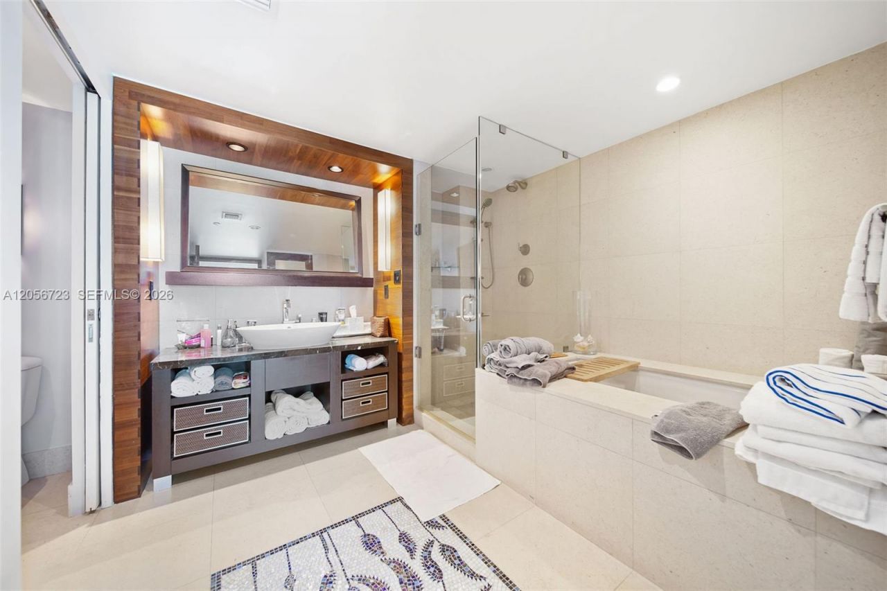 6801 Collins Ave , Unit 1015, Miami Beach, FL 33141 Photo