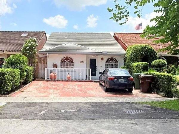 5941 W 20th Ln , Hialeah, FL 33016