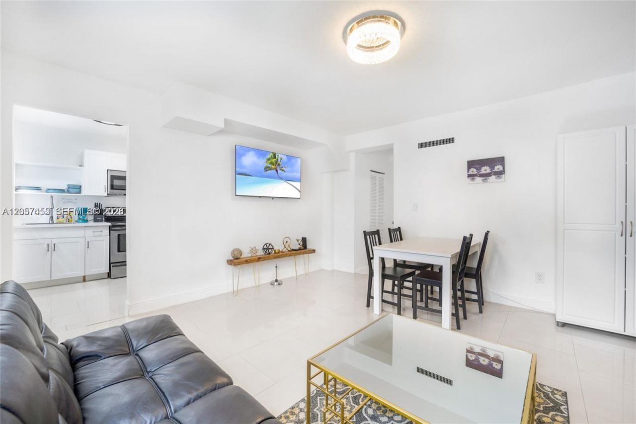 6966 Byron Ave, Unit 105, Miami Beach, FL 33141 Photo