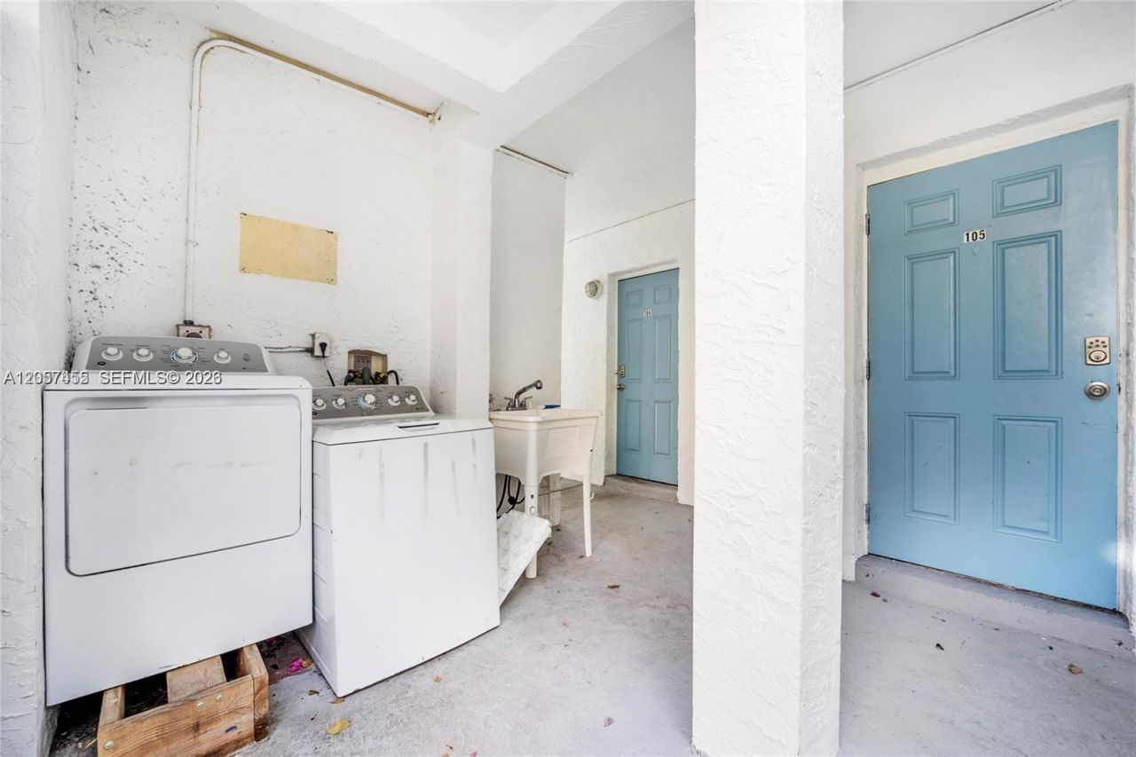 6966 Byron Ave, Unit 105, Miami Beach, FL 33141 Photo