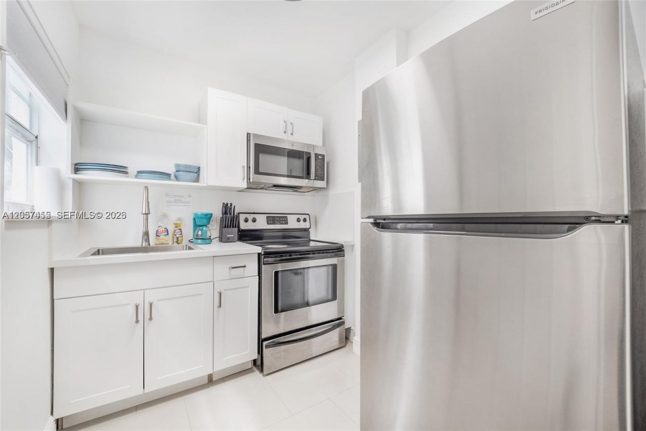 6966 Byron Ave, Unit 105, Miami Beach, FL 33141 Photo