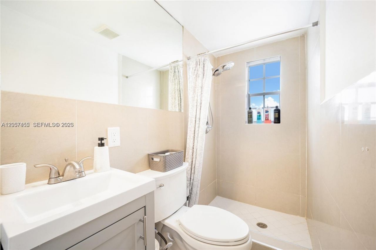 6966 Byron Ave, Unit 105, Miami Beach, FL 33141 Photo