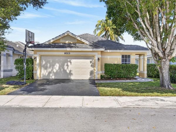 9313 Arborwood Cir , Davie, FL 33328