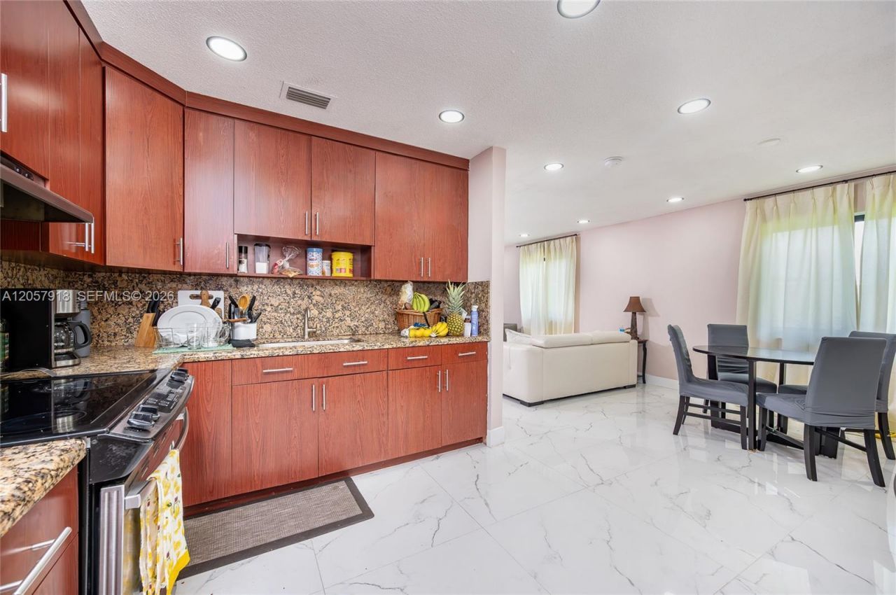 3000 NW 13th St , Miami, FL 33125 Photo