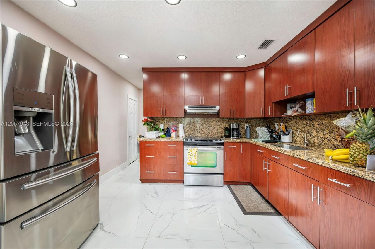 3000 NW 13th St , Miami, FL 33125 Photo