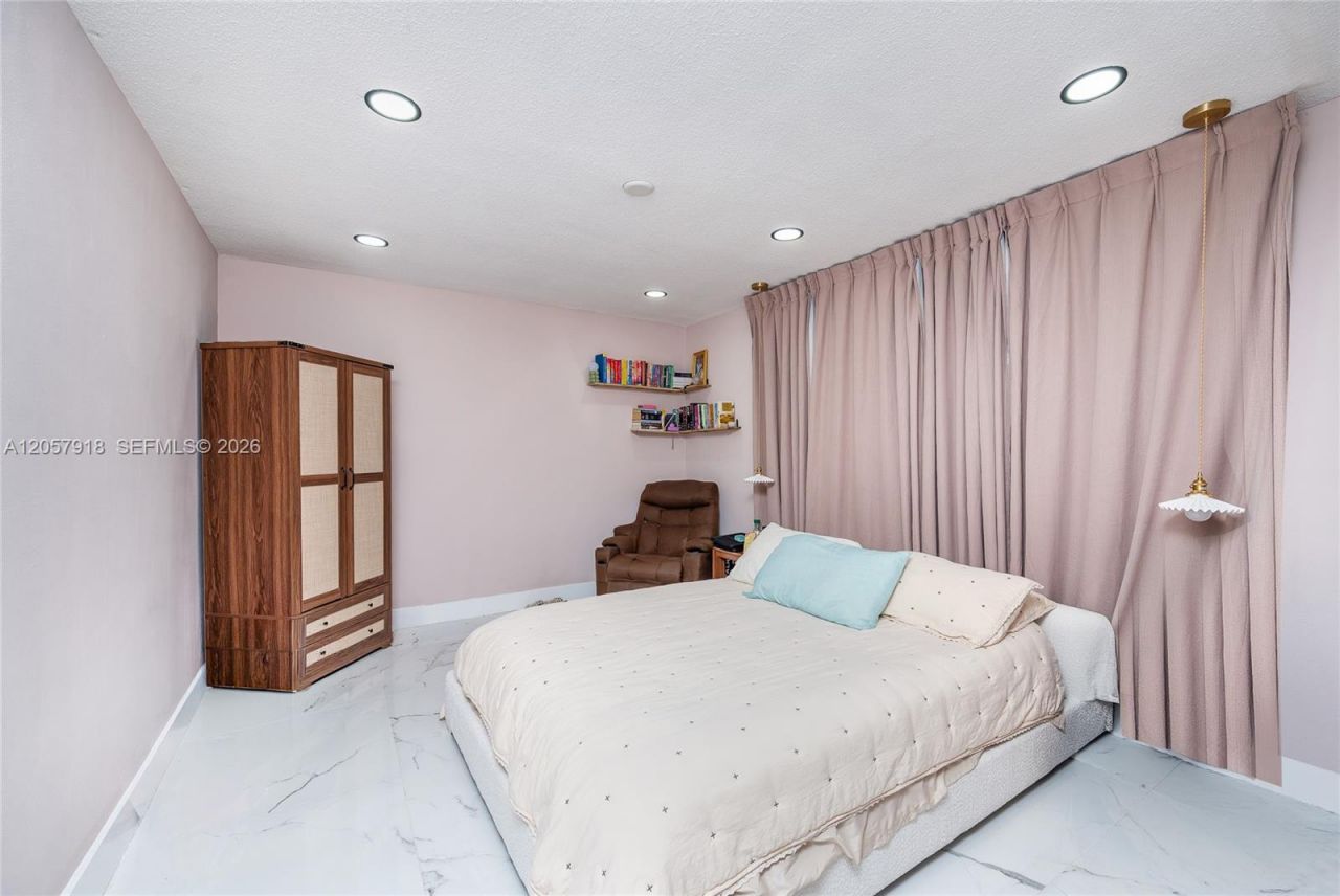 3000 NW 13th St , Miami, FL 33125 Photo