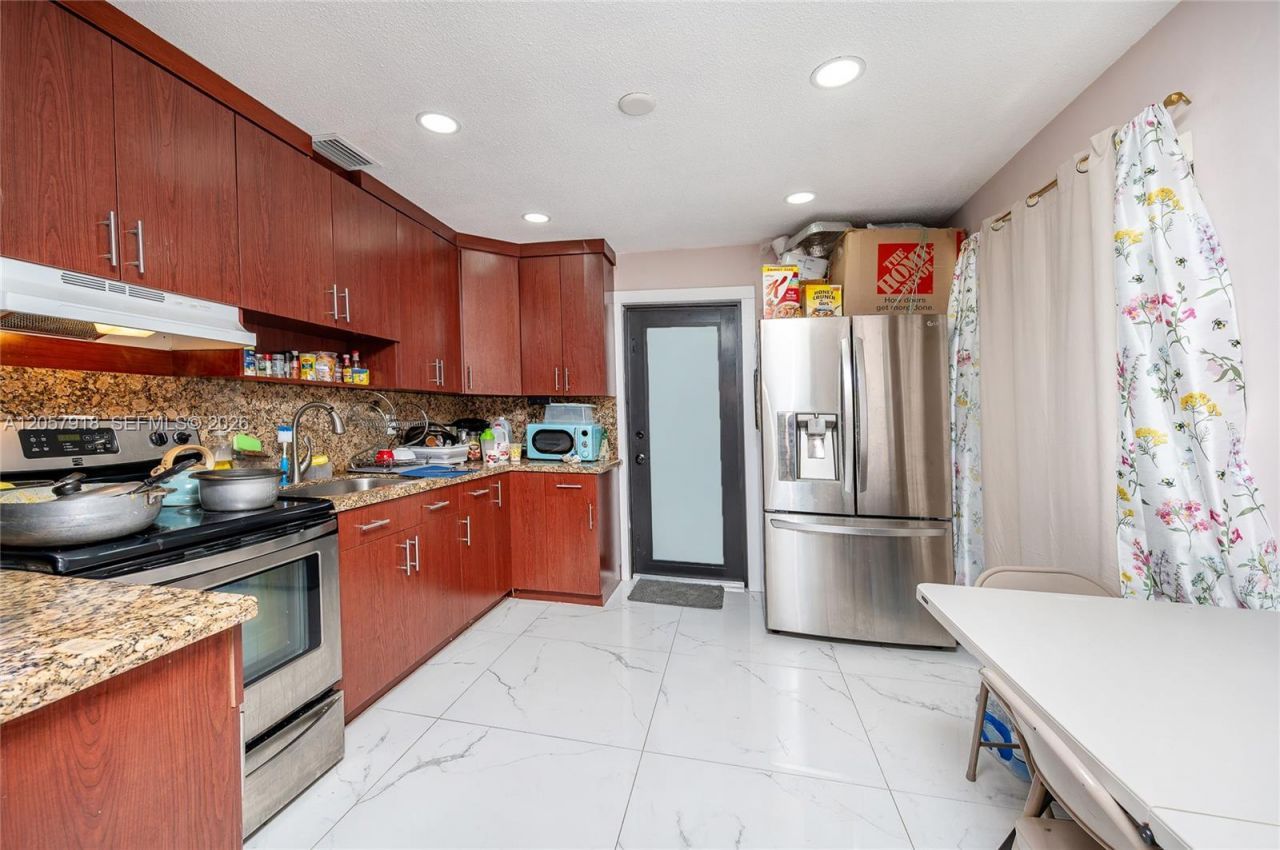 3000 NW 13th St , Miami, FL 33125 Photo