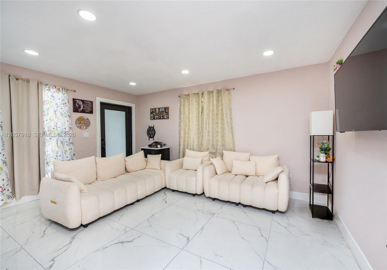3000 NW 13th St , Miami, FL 33125 Photo
