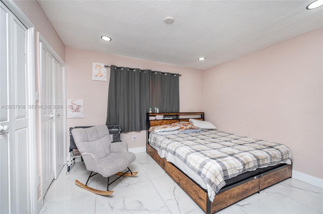 3000 NW 13th St , Miami, FL 33125 Photo