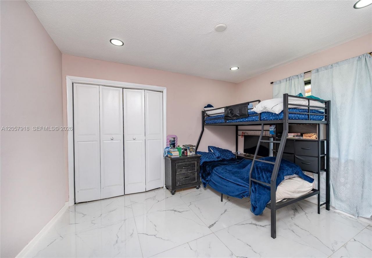 3000 NW 13th St , Miami, FL 33125 Photo