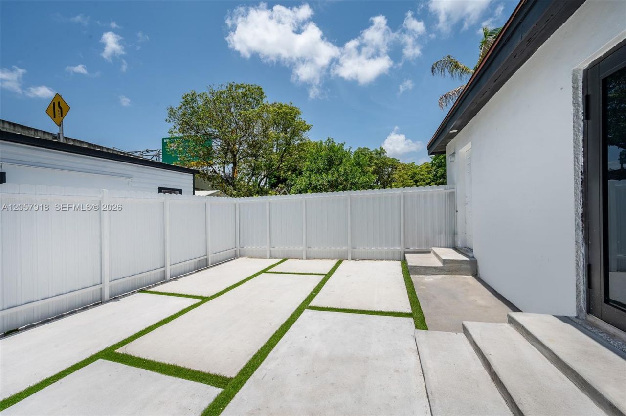 3000 NW 13th St , Miami, FL 33125 Photo