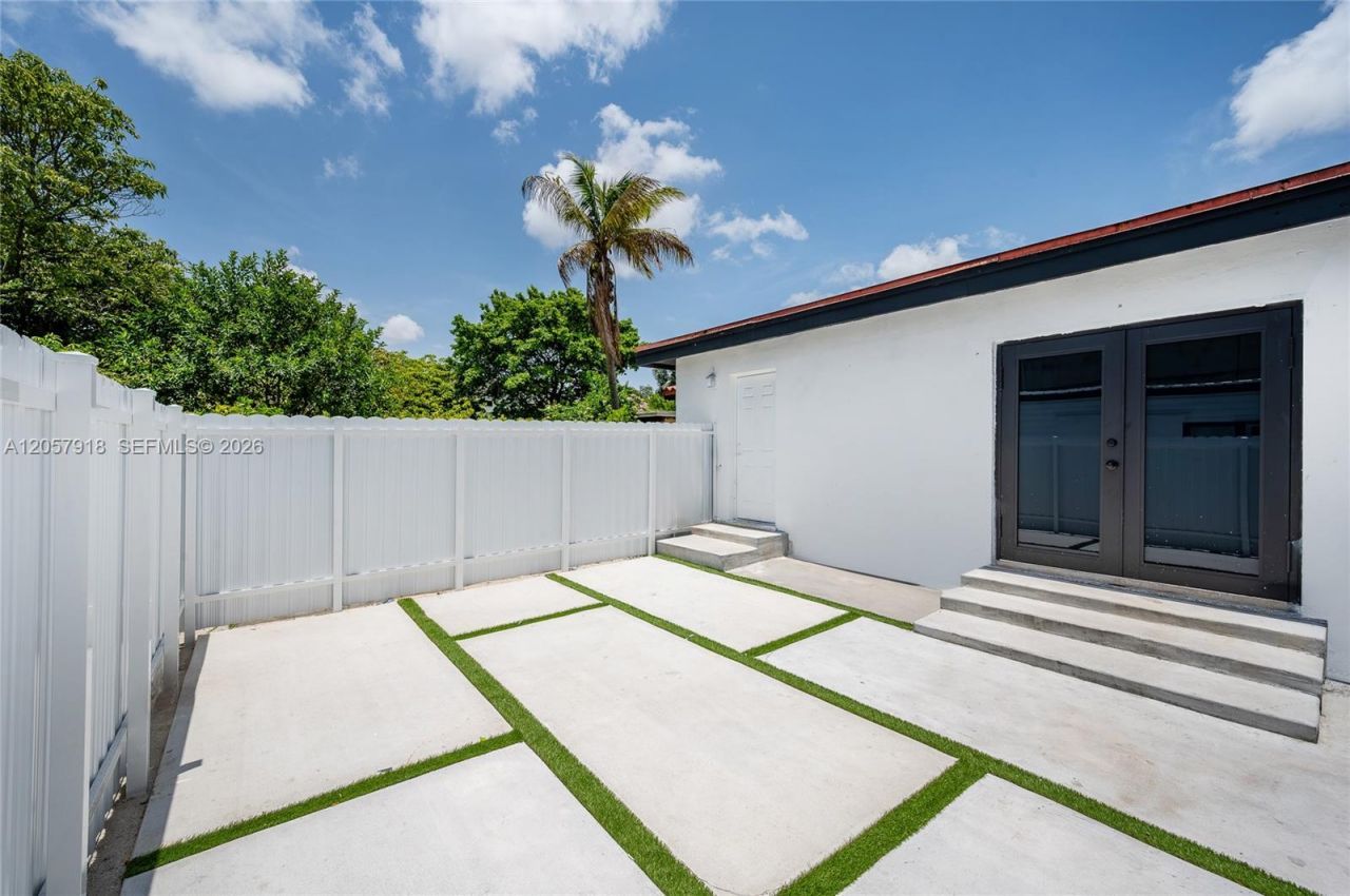 3000 NW 13th St , Miami, FL 33125 Photo