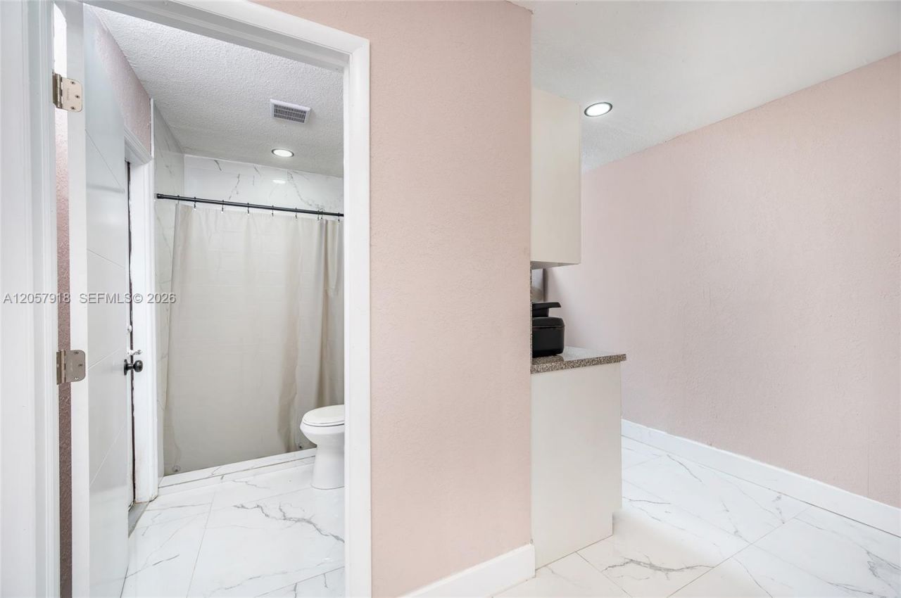 3000 NW 13th St , Miami, FL 33125 Photo