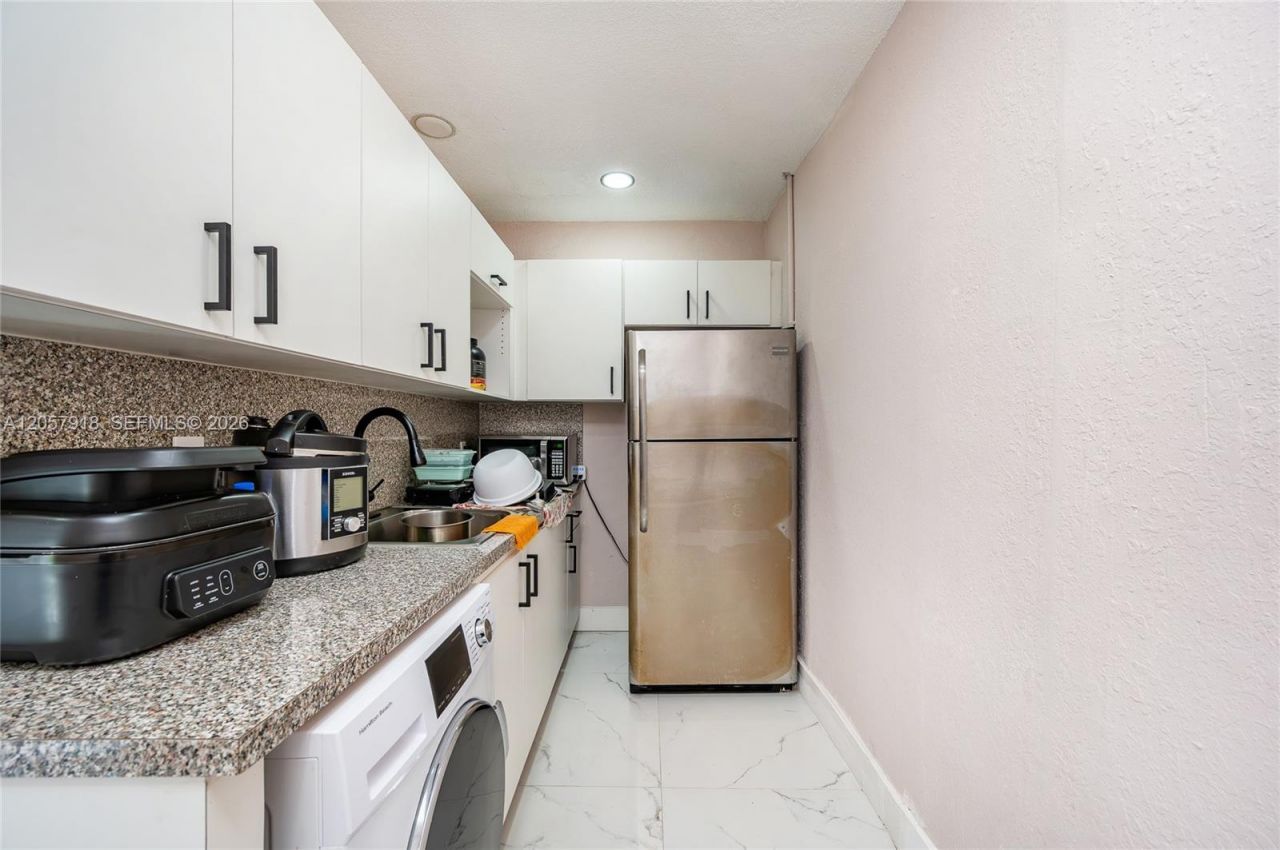 3000 NW 13th St , Miami, FL 33125 Photo