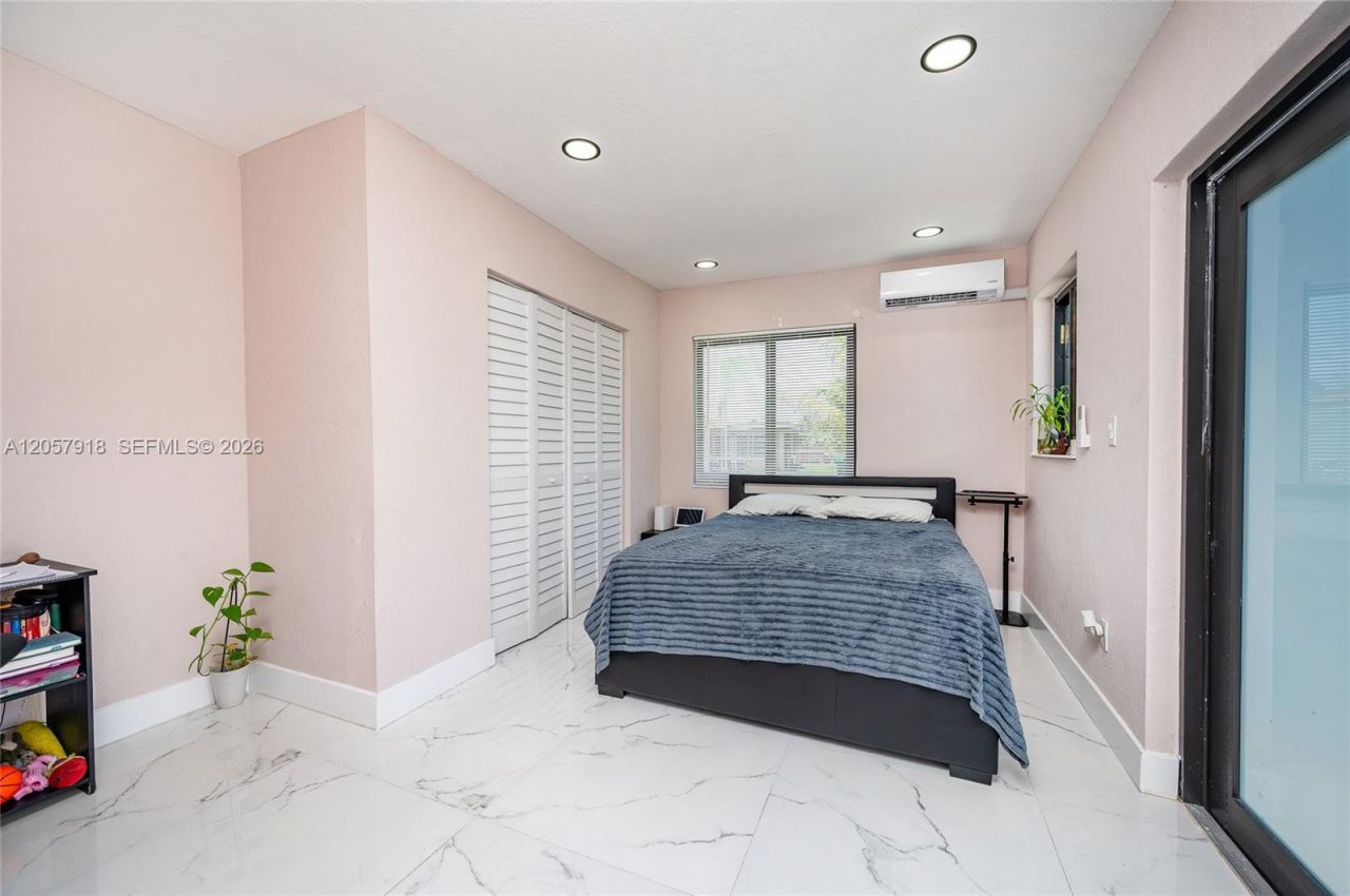 3000 NW 13th St , Miami, FL 33125 Photo