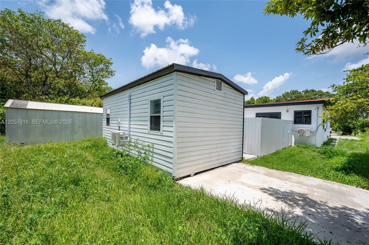 3000 NW 13th St , Miami, FL 33125 Photo