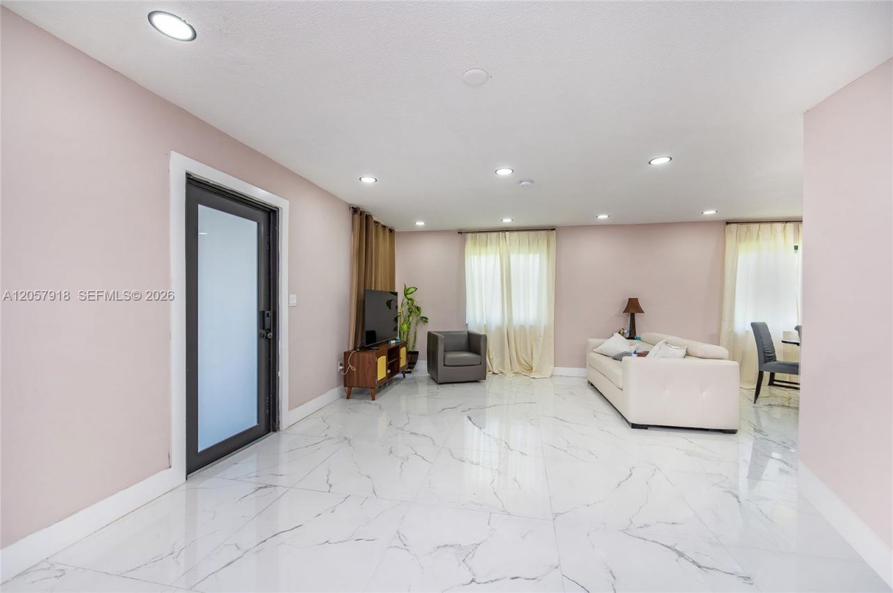 3000 NW 13th St , Miami, FL 33125 Photo