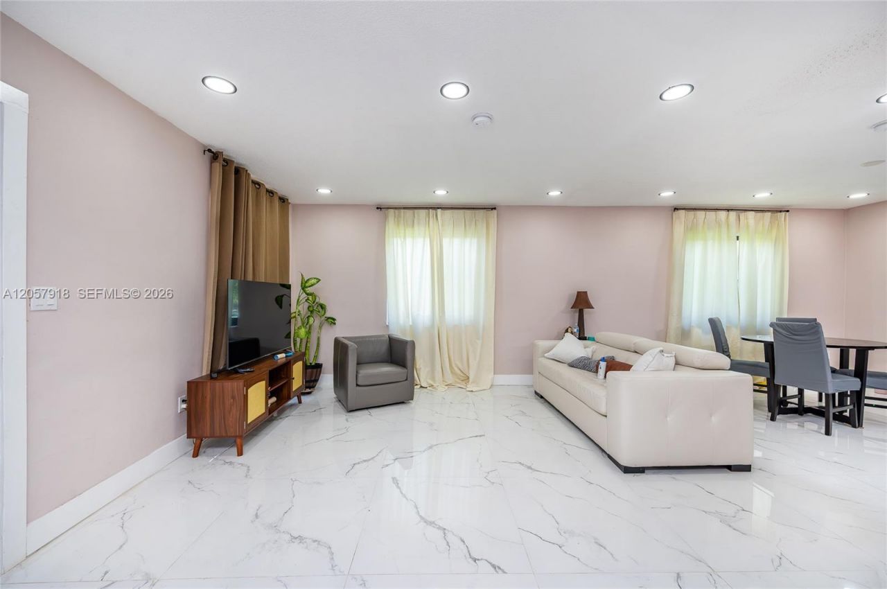 3000 NW 13th St , Miami, FL 33125 Photo