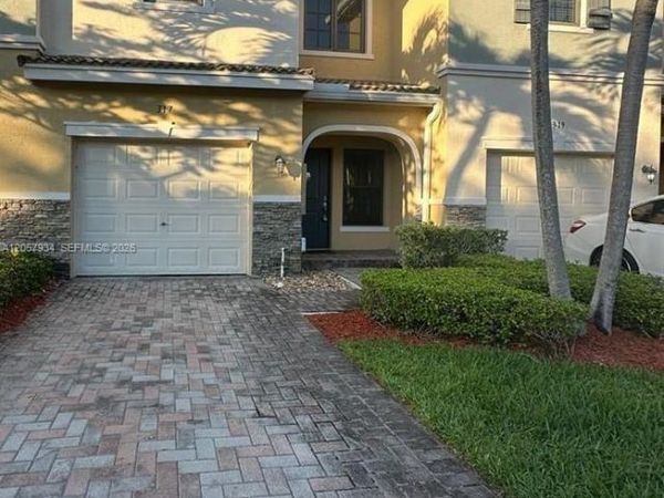 317 NE 194th Ln, Unit 317, Miami, FL 33179