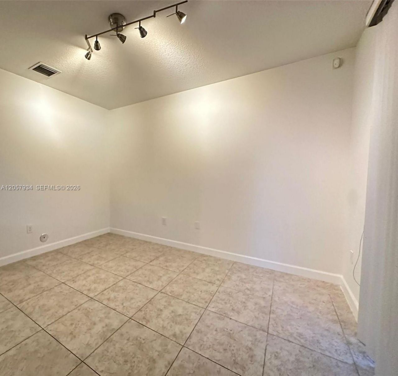 317 NE 194th Ln, Unit 317, Miami, FL 33179 Photo