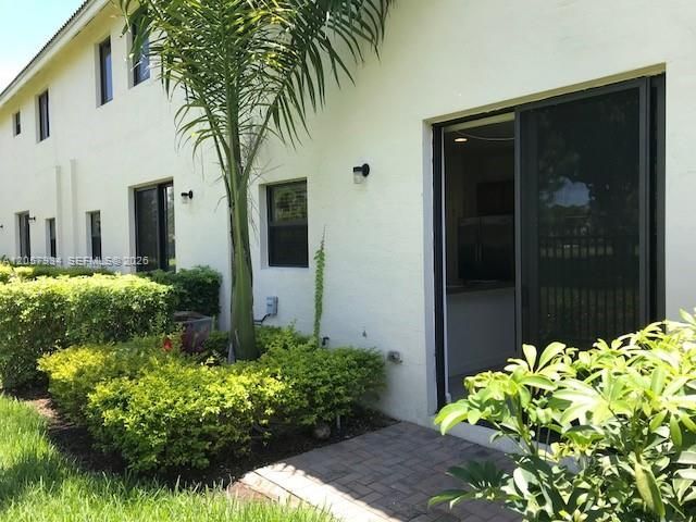 317 NE 194th Ln, Unit 317, Miami, FL 33179 Photo