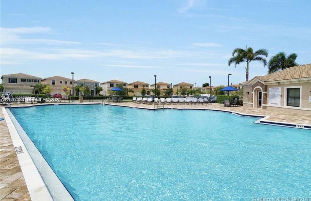 317 NE 194th Ln, Unit 317, Miami, FL 33179 Photo