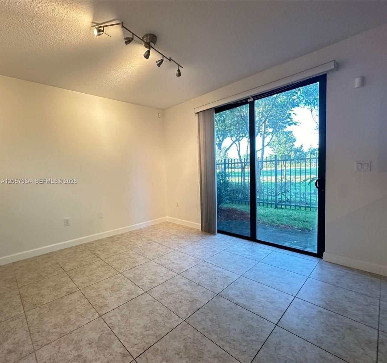 317 NE 194th Ln, Unit 317, Miami, FL 33179 Photo
