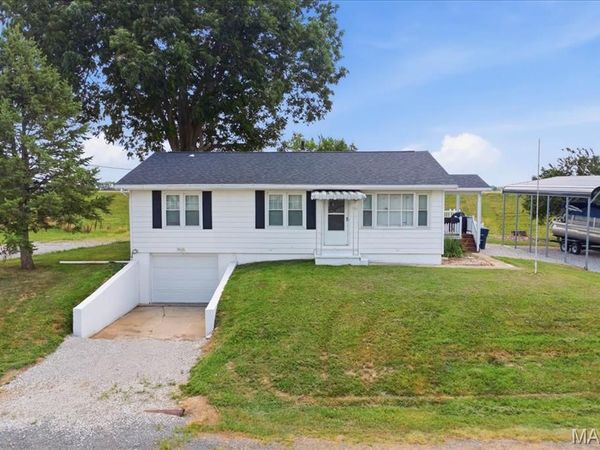 706 Main, Keyesport, IL 62253