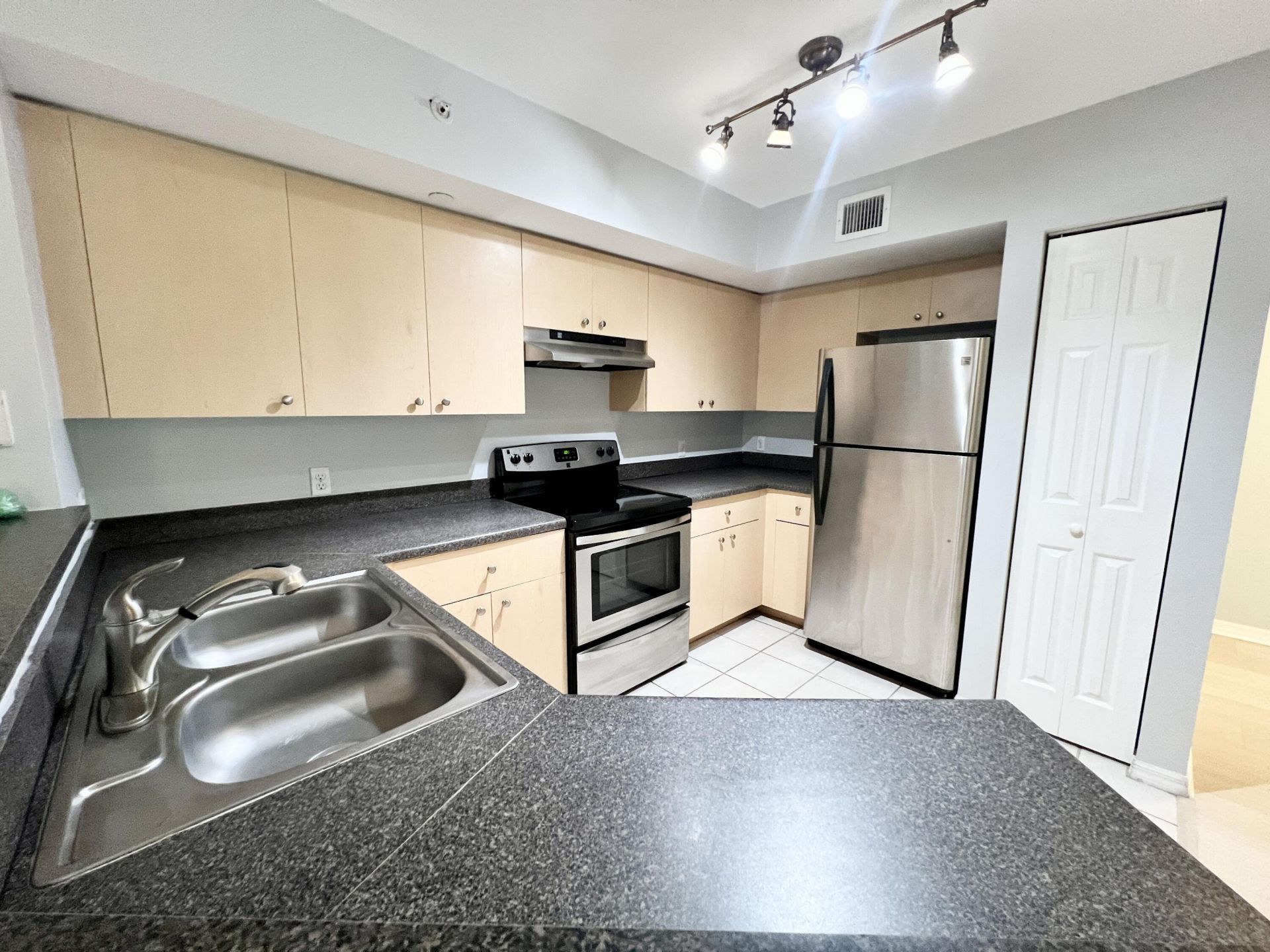 4021 San Marino Boulevard, Unit 202, West Palm Beach, FL 33409 Photo