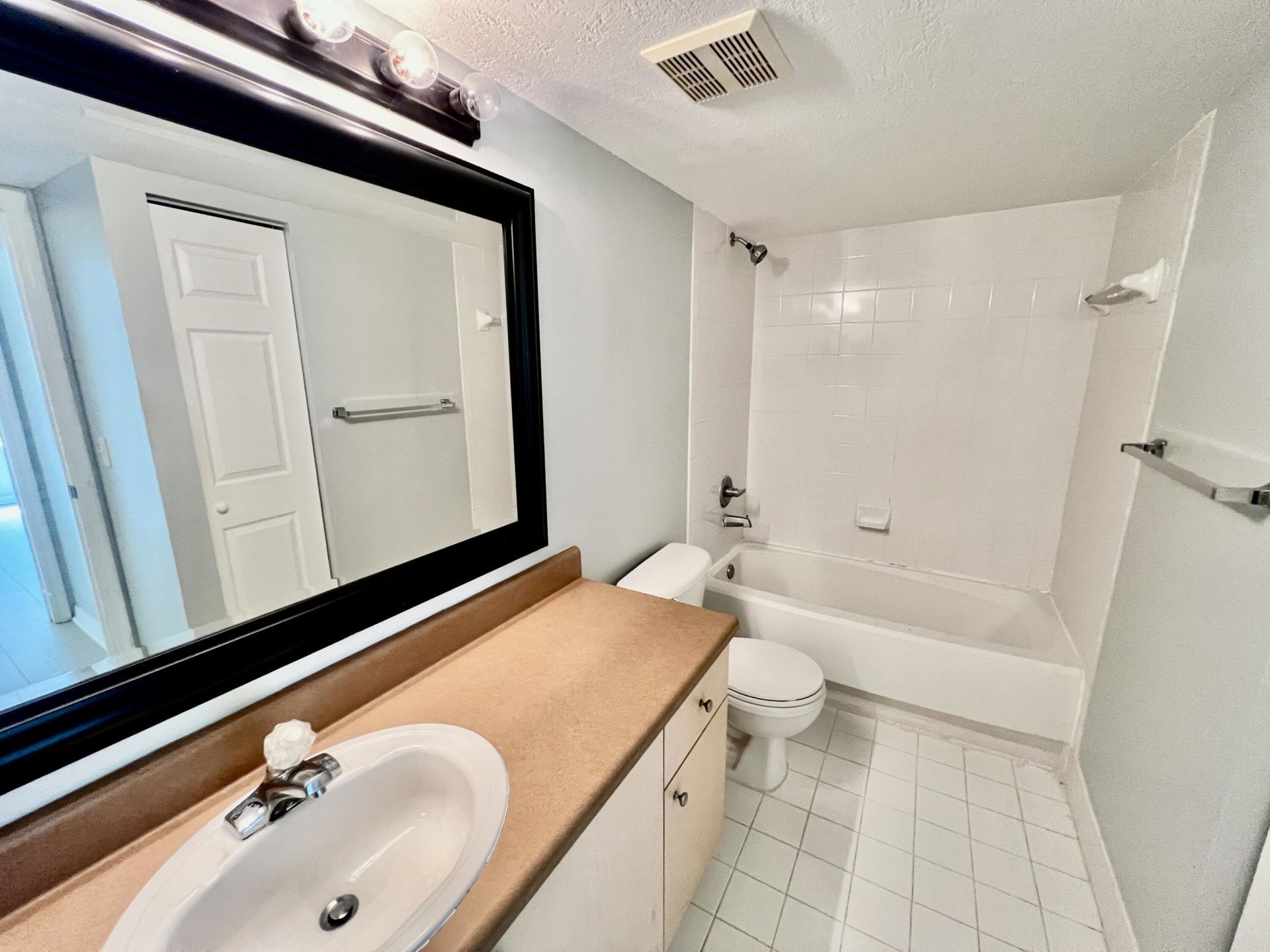 4021 San Marino Boulevard, Unit 202, West Palm Beach, FL 33409 Photo