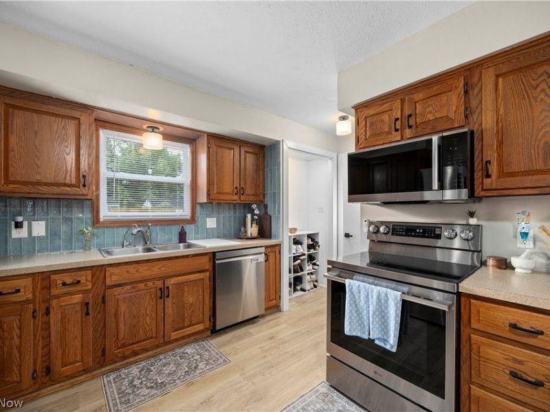 839 Delaware Avenue, Elyria, OH 44035 Photo 12