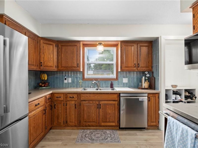839 Delaware Avenue, Elyria, OH 44035 Photo 9