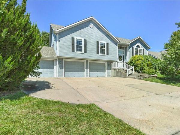 2606 S 24th Street, Leavenworth, KS 66048