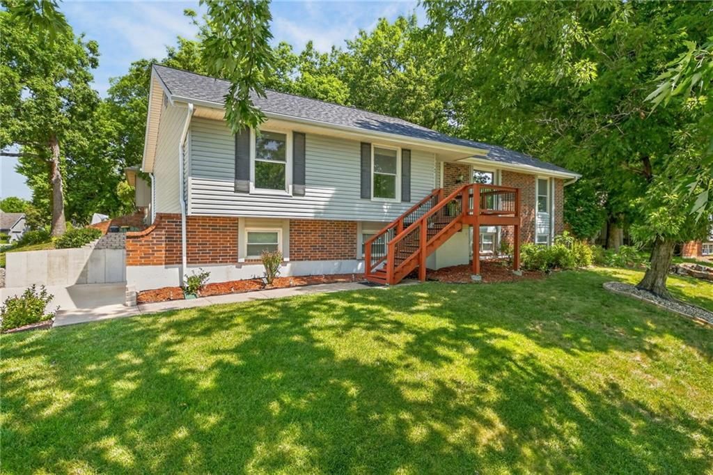 7401 N Strathbury Avenue, Kansas City, MO 64151 Main Photo