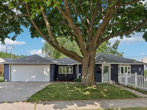 210 Prospect Ave, Pewaukee, WI 53072