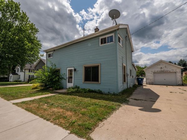 225 W Main St, Newburg, WI 53090