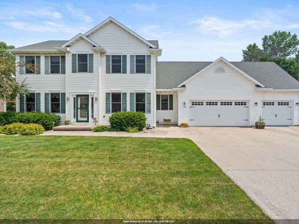 1594 LONE OAK DRIVE, Neenah, WI 54956