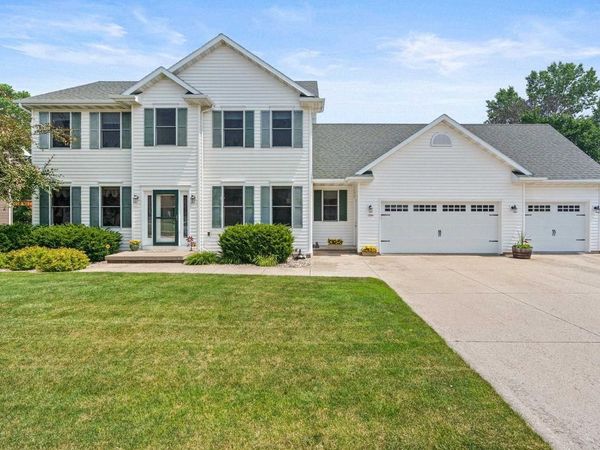 1594 LONE OAK DRIVE, Neenah, WI 54956
